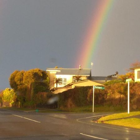 Charlies@Hilltop Deluxe Retreat Bed & Breakfast Taupo Bagian luar foto