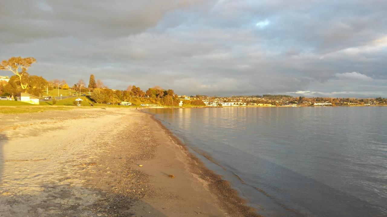 Charlies@Hilltop Deluxe Retreat Bed & Breakfast Taupo Bagian luar foto